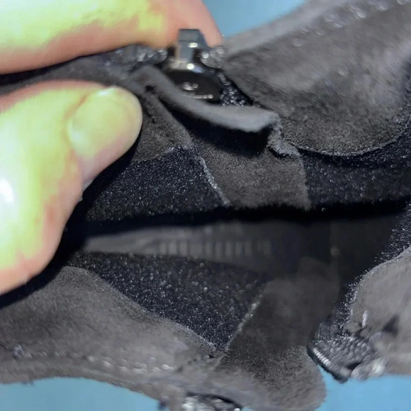 NWOT La Canadienne Women Myranda Waterproof Suede Lug Sole Bootie Size 6.5 Black - Picture 9 of 10